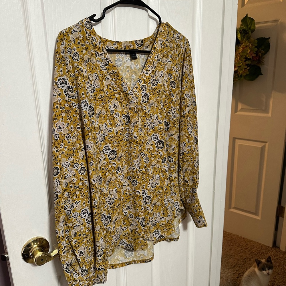 Ann Taylor Popover Blouse Large Golden/Yellow With Floral Design - Picture 2 of 3